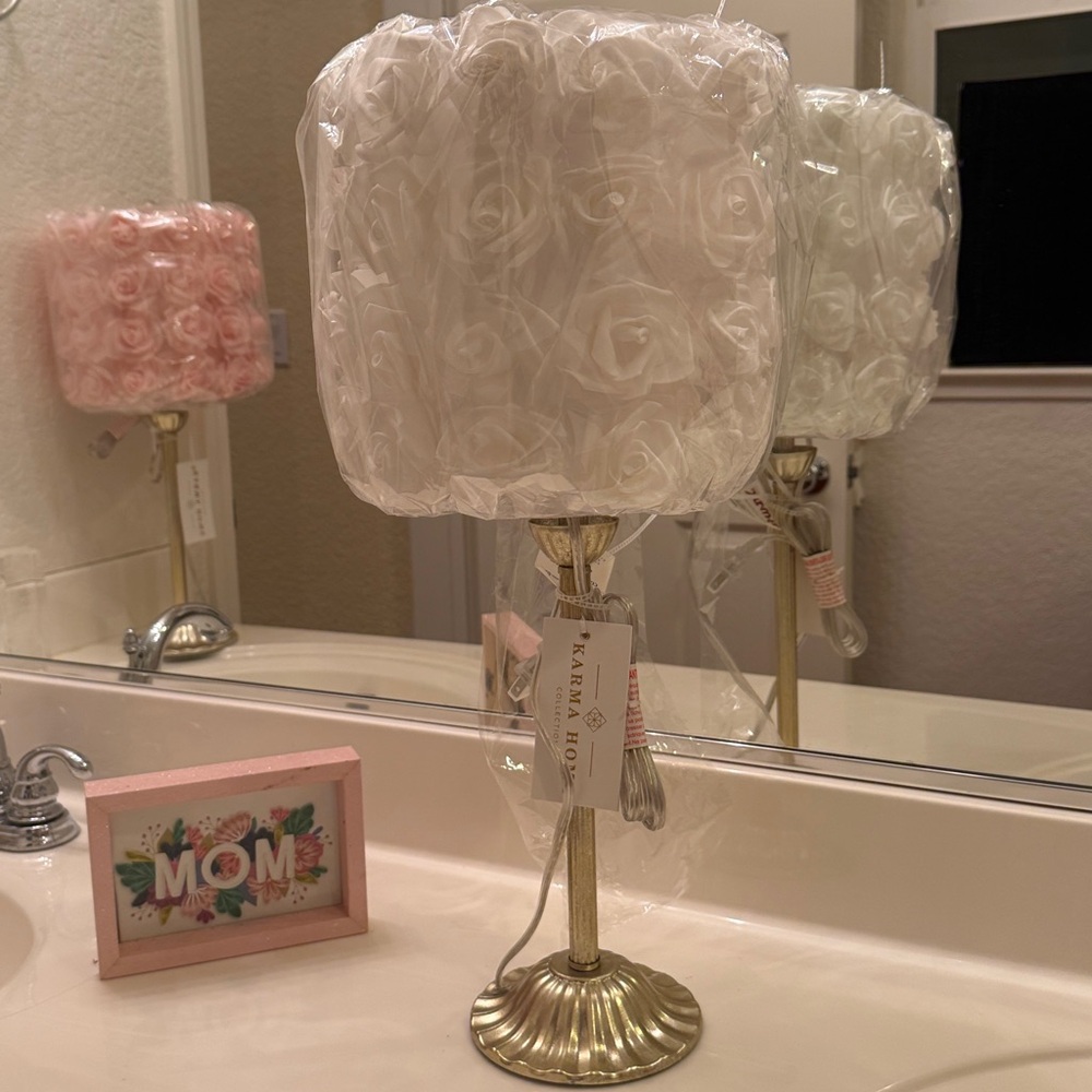 Cottage Core,Whimsical Soft Girl & Soft Boy Aesthetic
White & Pink Rose lamps 2 - Picture 8 of 15